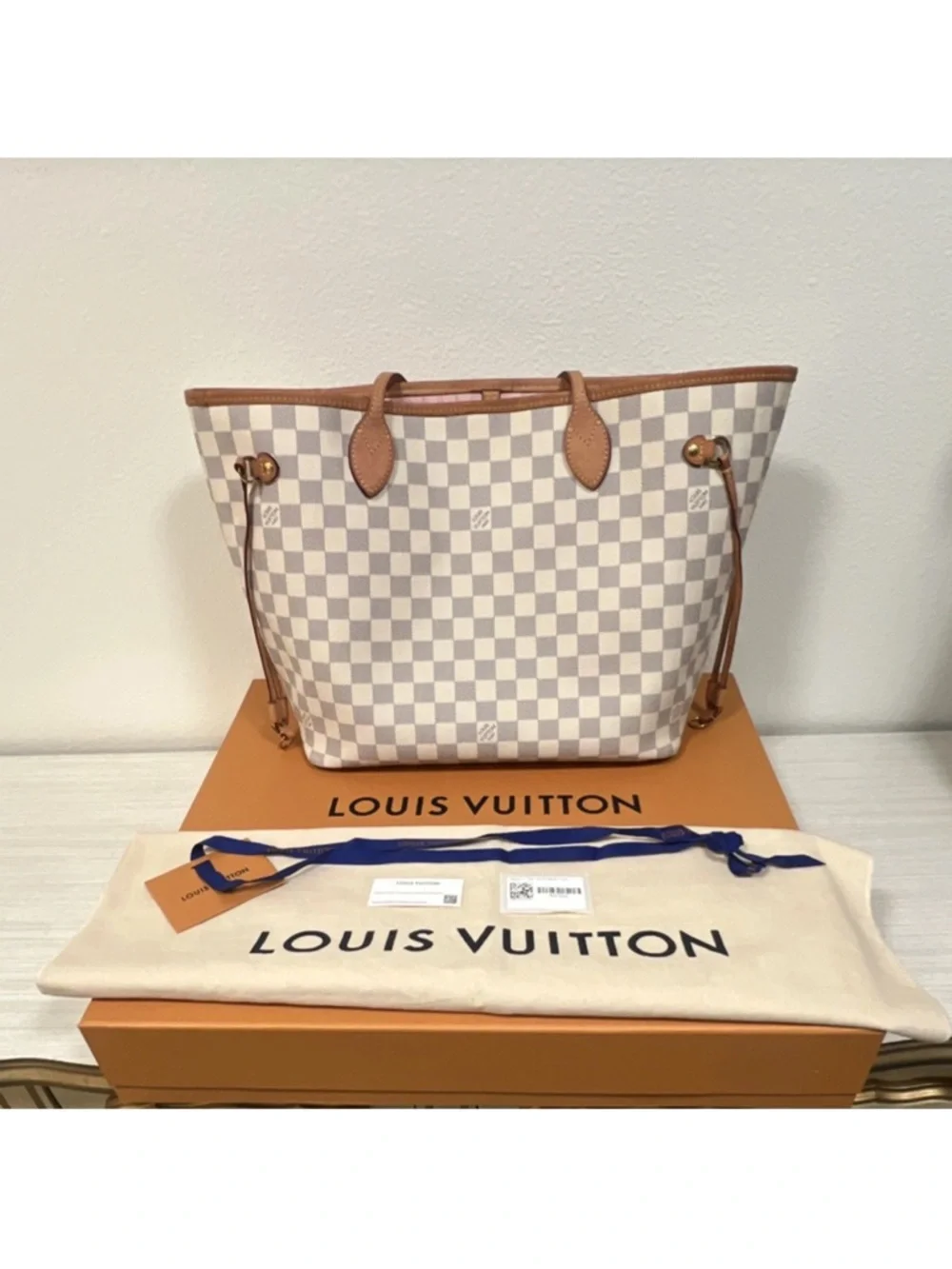 Louis Vuitton Damier Azur Canvas Neverfull Tote - White, Beige, pink interior - Picture 2 of 7